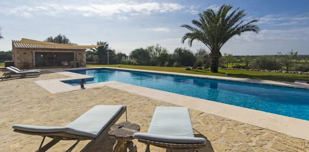 Badeliegen an der Hochzeits Finca Mallorca
